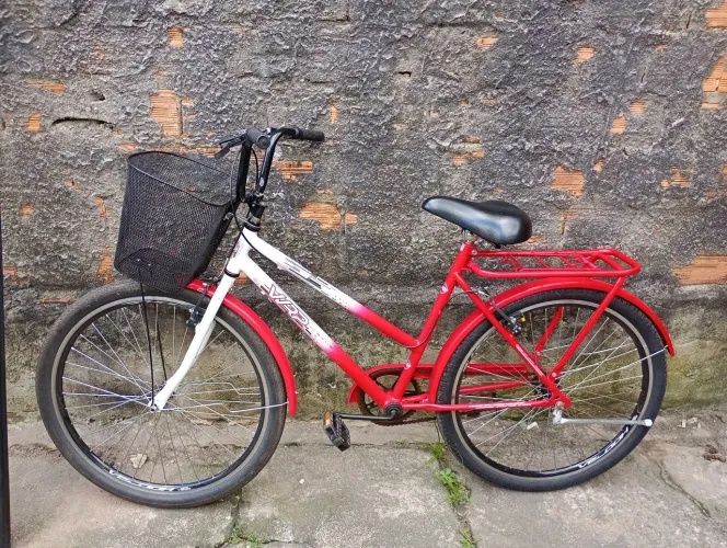 Vende - se bicicleta feminina aro 26 com alguns meses de uso 