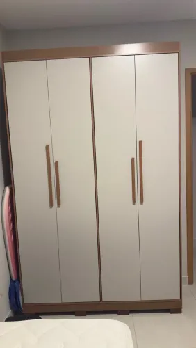 Guarda roupa 4 portas novinho