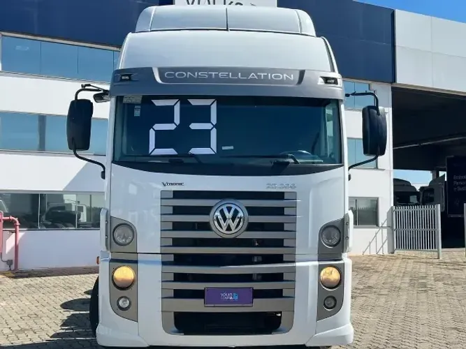 Volkswagen Constellation 25.360 6x2 2023
