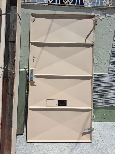 Porta portão chapa 1,00x1,96 m usado<br>Valor 300,00