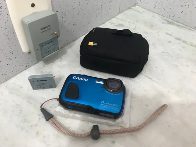 CÂNON D30 a prova d?água R$1.000