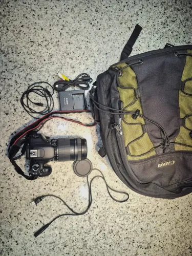 Câmera Canon Eos Rebel T2i + Lente Canon 18-135mm + Mochila Canon (Usado)