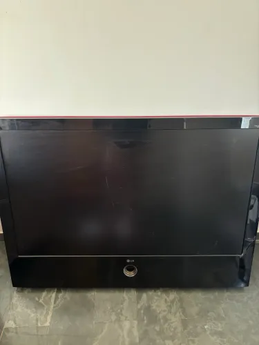 Vendo peças - A TV LG 47LG60FR (série Scarlet) é uma LCD de 47 polegadas 