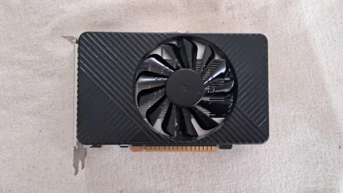GTX 550 Ti 2GB AITEK HDMI DVI VGA Placa de Vídeo PCI Express