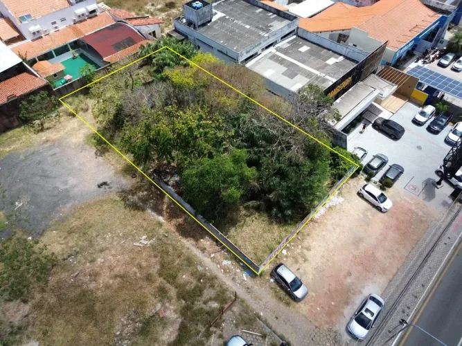 Vendo Terreno de 800m² na Avenida dos Holandeses (ao lado da academia)