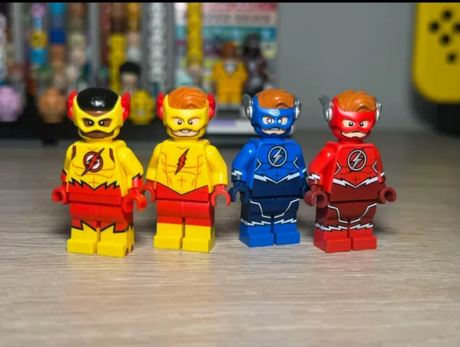 Lego 4 minifguras  Kid flash custom raras !!! 