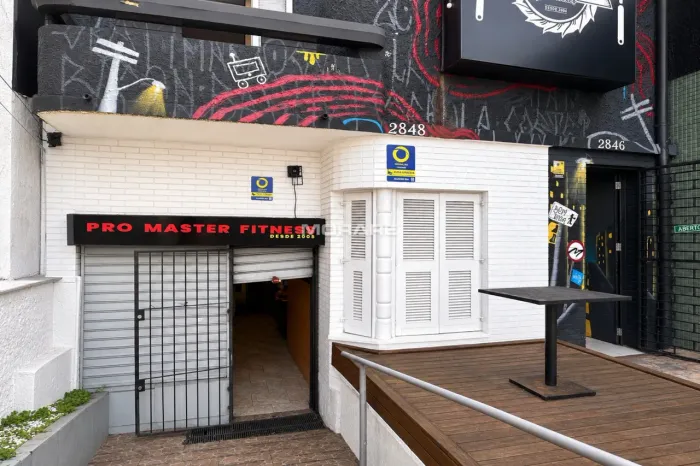 Casa comercial térrea, ótimo ponto comercial para perfil bar, lancheria