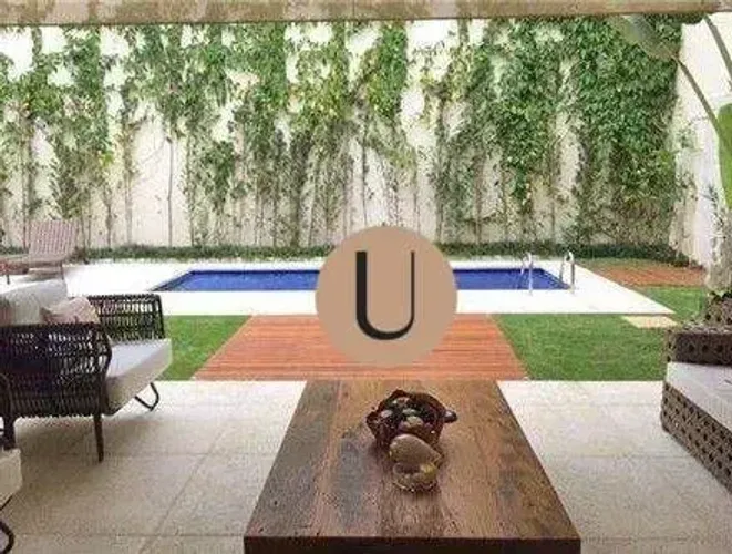 Linda casa em Condomínio fechado! 4 suítes! 5 vagas! Morumbi!