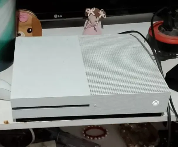 Vendo um exboxe one 500gb