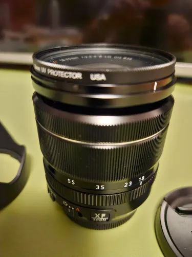 Lente Fujifilm XF 18-55mm f2.8-4 R LM OIS com filtro semi nova