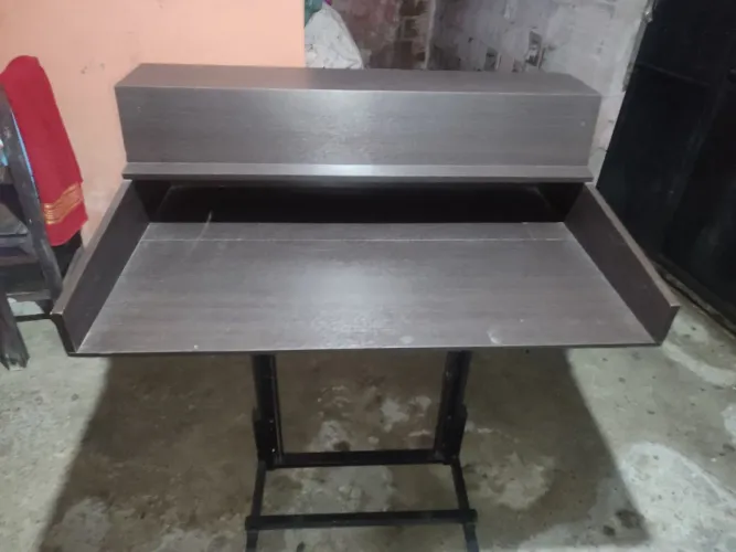 Móvel lindo para computador
