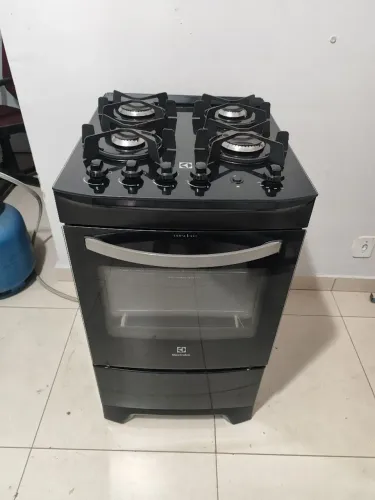 Fogão Electrolux preto 4 bocas acendimento automático