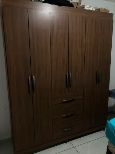 Vendo guarda roupa 3 portas e 3 gavetas em perfeito estado pouco tempo de uso