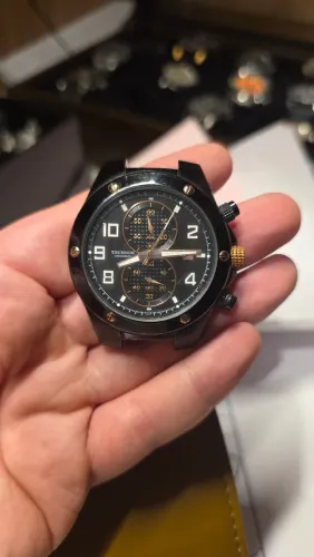 Relógio technos chronograph sem pulseira. Ótimo estado preto com dourado. CLASSUDO