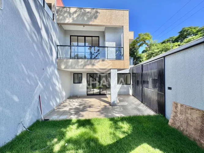 Casa Geminada de Esquina 3 Quartos sendo 1 Suíte à Venda, 184m², 2 Vagas, Bairro Vila Clór