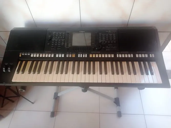 Vendo teclado Yamaha Psr-s750