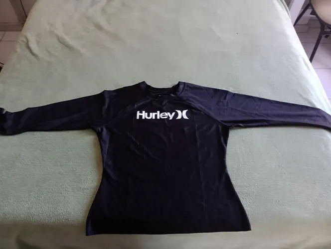 Vendo Lycra de surf Hurley, comprada nos EUA, nunca usada. Motivo da venda, ficou grande