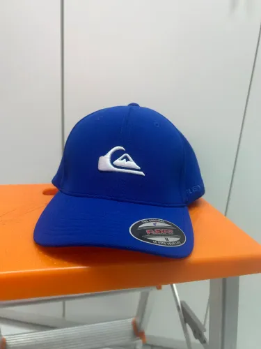 Boné quiksilver azul usado poucas vezes 