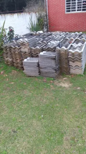 Telha de concreto tenho mais ou menos 700 telhas