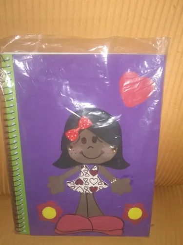 cadernos com decoração artesanal em tecido, em papel vegetal/cartão da marca tilibra