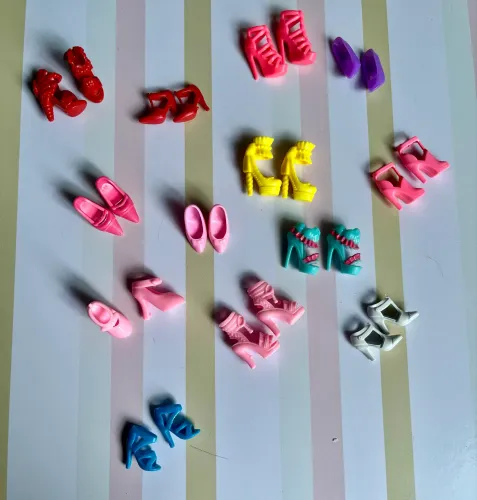 Lotes de sapatos da Barbie (13 pares)