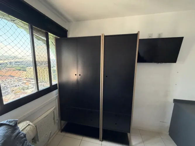 Armário preto duplo