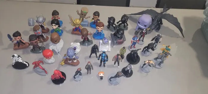 Bonecos action figures