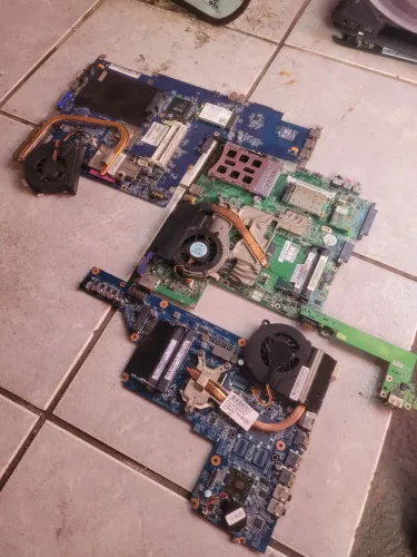 Vendo tres placa de notebook completa nao sei se ta funcionando