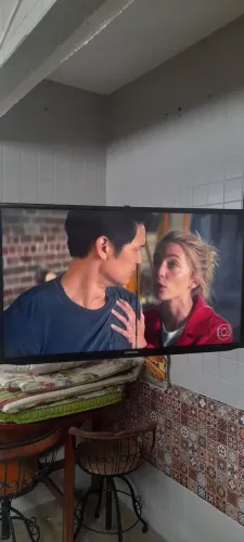 Tv Samsung 40 polegadas (com detalhe)