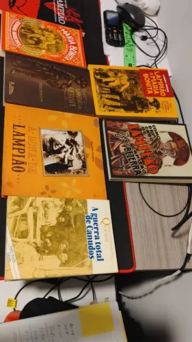 Lote de 21 livros especializados sobre Cangaço! Imperdível!!!!