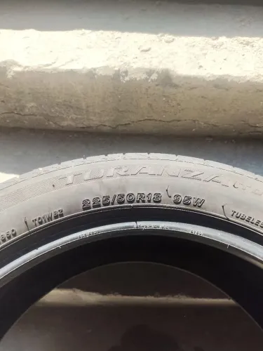 Par de pneus Bridgestone 255/50R18