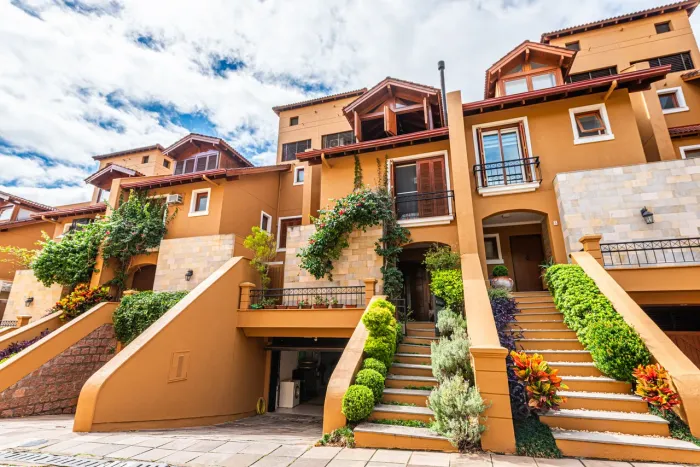 Casa em condominio com 4 suites nas Três Figueiras