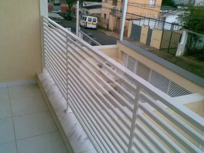 Sobrado à venda de 180 m² na Vila Sônia de 4 quartos sendo 2 suites e 4 vagas.