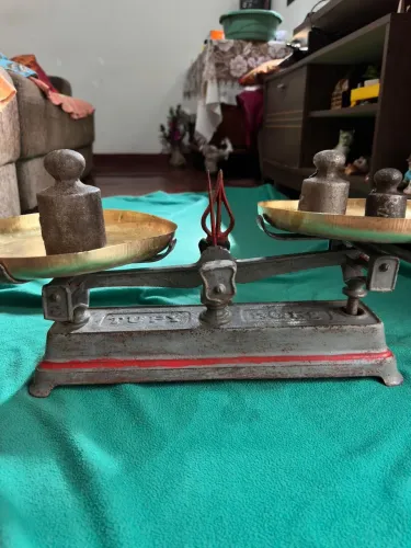 Vendo Balança Tupy Antiga Relíquia - Com Pratos de Cobre - 20kg - Com 03 Pesos