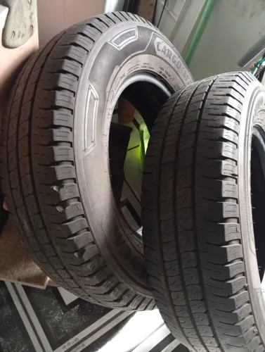 Vendo par de pneus para van ou HR Roda 15