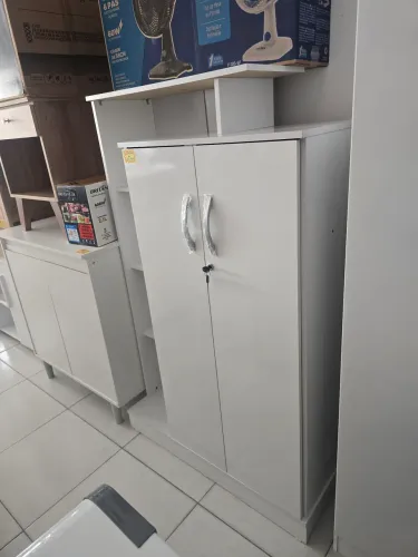 Cômoda multiuso com chave