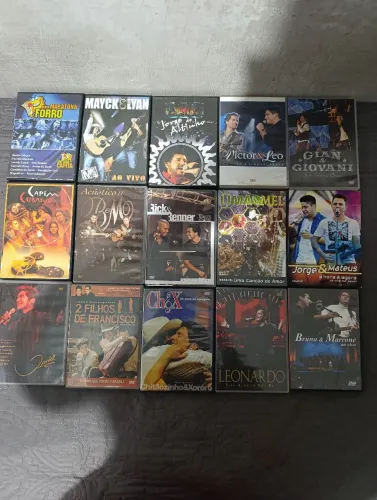 16 DVDs Variados (Sertanejo e Forró)