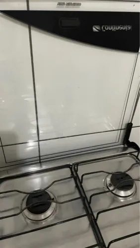 Vendo: fogão 4 bocas. Apenas 3 funcionam