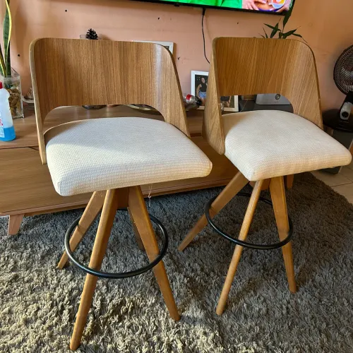 Banqueta em madeira