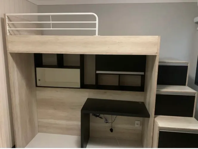 Cama alta com escrivaninha e ninchos 100% MDF