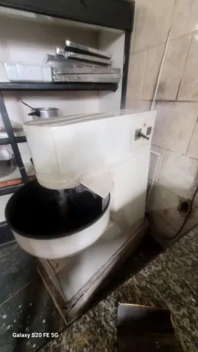 Maquinários para padaria industrial-amassadeira, divisora, cilindro e outros