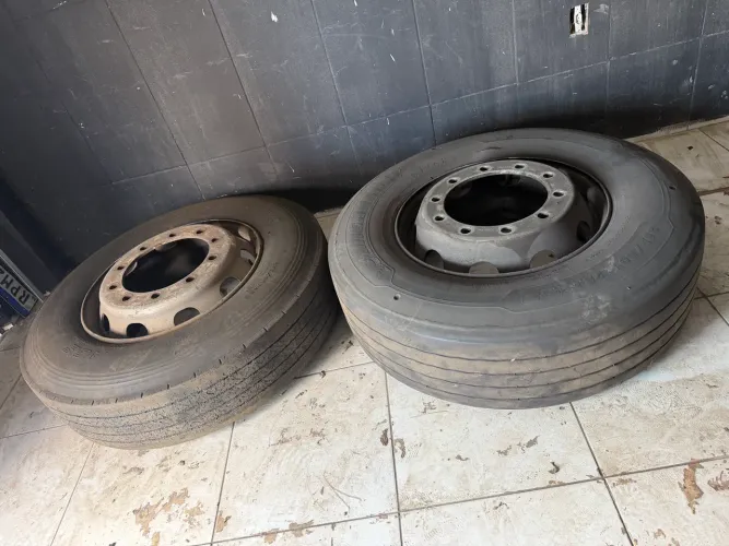 Rodas 10 Furos Aro 22.5 com Pneus