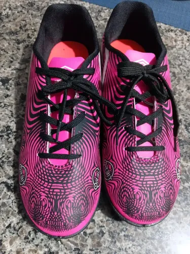 Chuteira UMBRO unixes 39