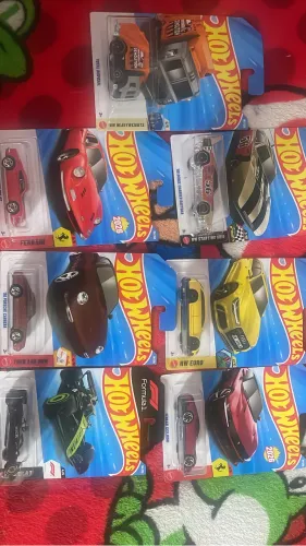 Hot Wheels diversos modelos de 18 a 30