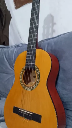 Vende-se violão