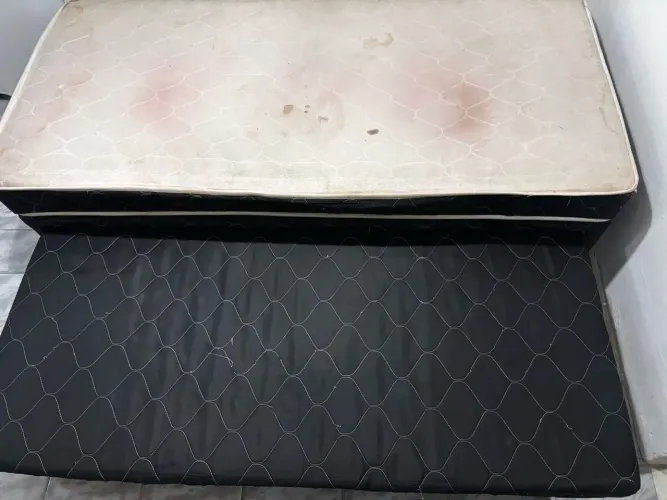 Cama de solteiro com auxiliar