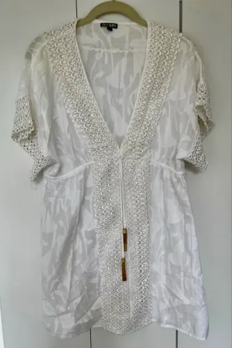 3 lotes de vestidos/ saída de praia da Zara e da Despi, tudo por R$ 150,00