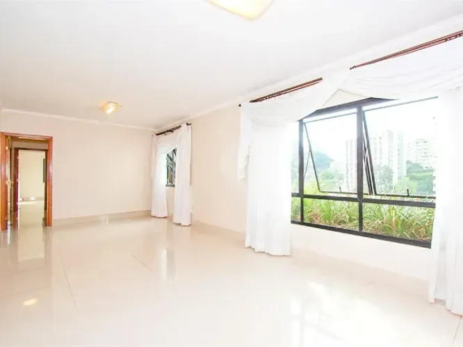 Apartamento na Vila Clementino com 127 metros de 3 quartos, varanda e 3 vagas