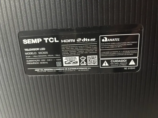 TV TCL 55 polegadas com listras
