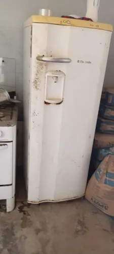 Vendo geladeira com defeito